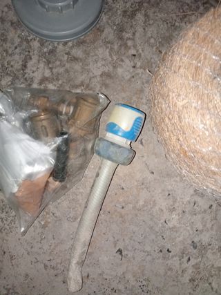Lote fontanería: codos, tapón y grifo