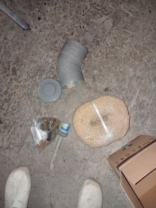 Lote fontanería: codos, tapón y grifo