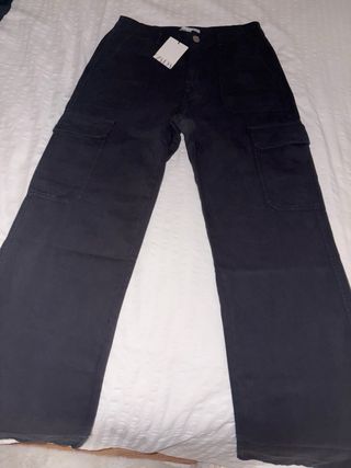 Pantalón cargo Zara 