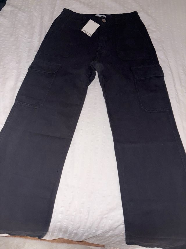 Pantalón cargo Zara 