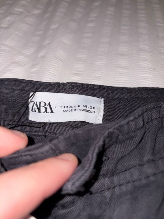 Pantalón cargo Zara 