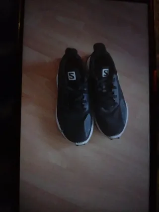 Zapatillas Salomon Negras y Blancas