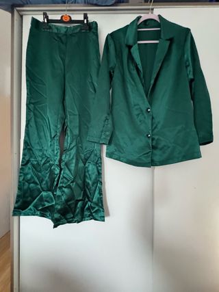 Traje de fiesta verde botella.