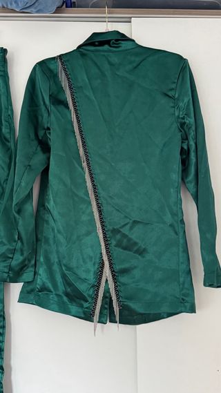 Traje de fiesta verde botella.