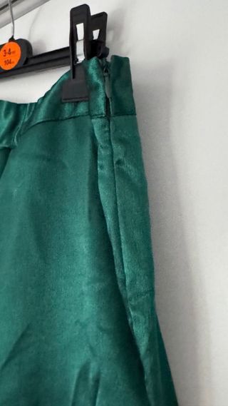 Traje de fiesta verde botella.