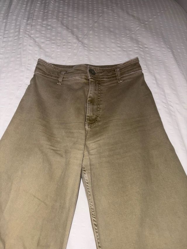 Pantalón ancho verde oliva