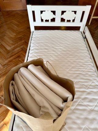 Lote cama Ikea con somier,colchón, 4 juego sábanas