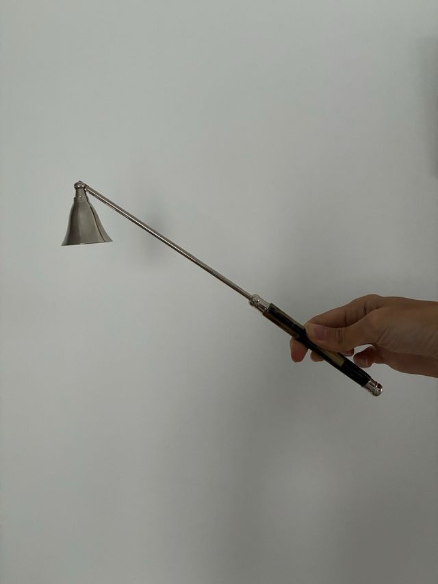 Apagavelas clásico de metal