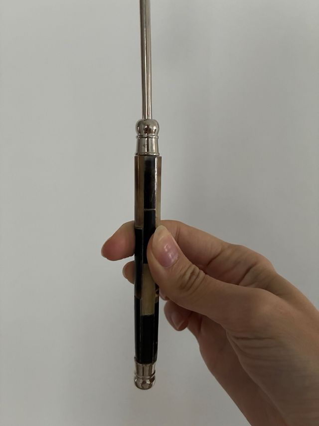 Apagavelas clásico de metal