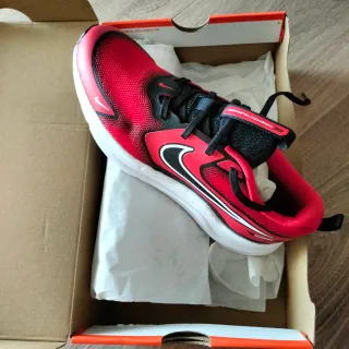 Zapatillas Nike Running Rojas y Negras