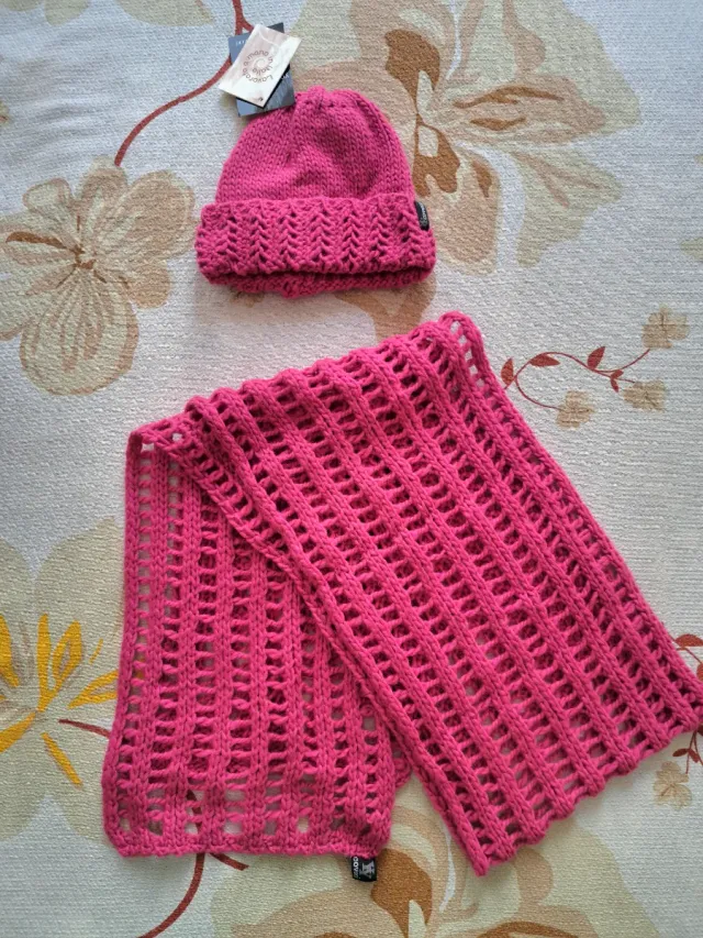 Completo sciarpa e cappello Coveri