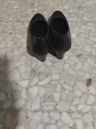 Tacones negros