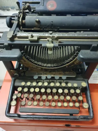 Macchina da scrivere vintage Remington Standard 10