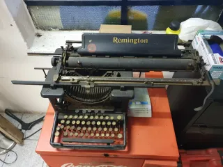 Macchina da scrivere vintage Remington Standard 10