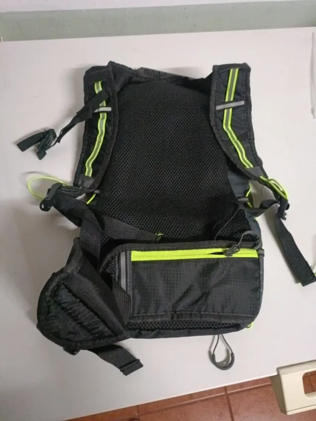 Mochila West Biking senderismo negra y verde