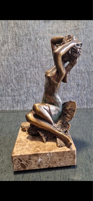 Escultura Figura Femenina Bronce y Mármol