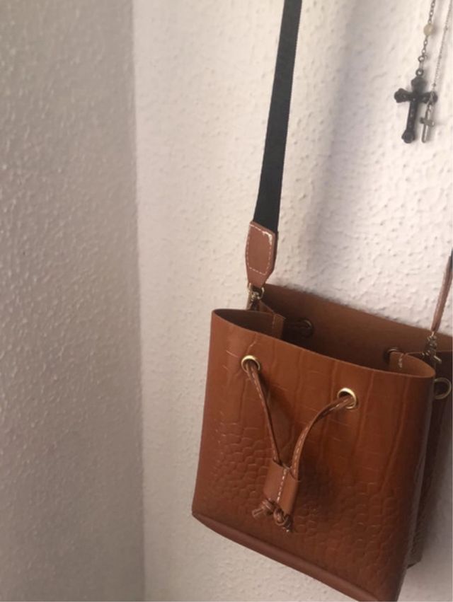 Bolso Cubo Marrón Efecto Cocodrilo