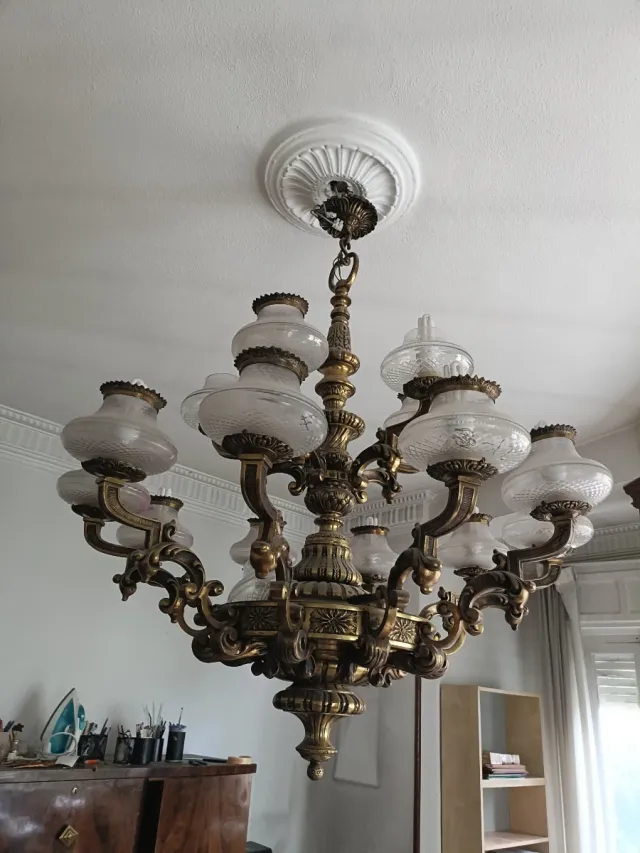 Lámpara de techo antigua dorada