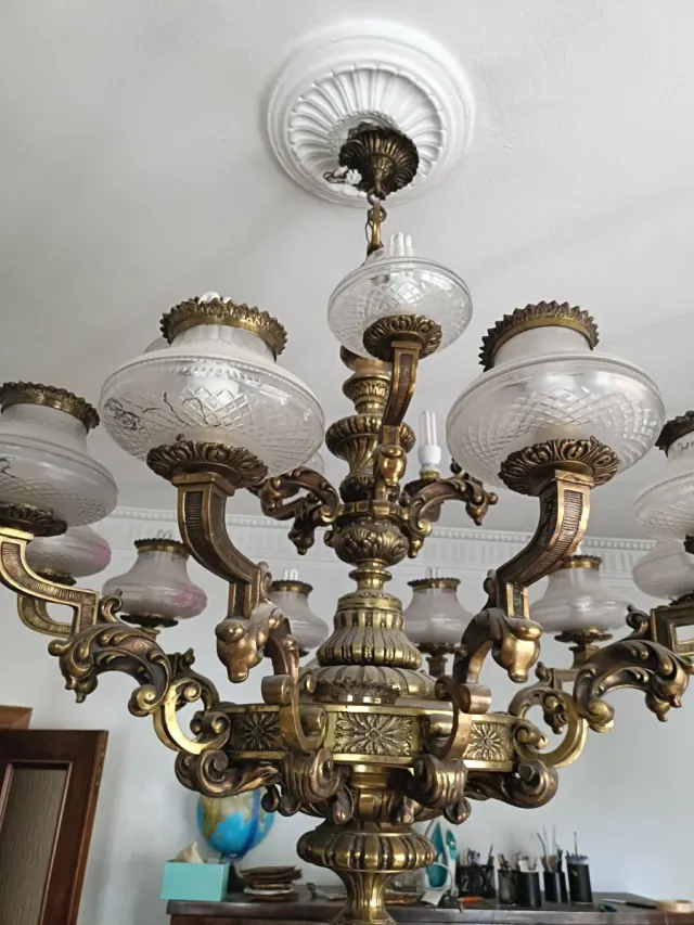 Lámpara de techo antigua dorada