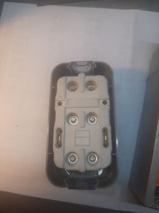 Interruptor bipolar 32A 380V con fusibles