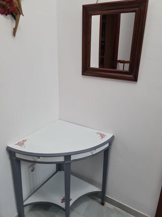 Entradita rinconera con espejo