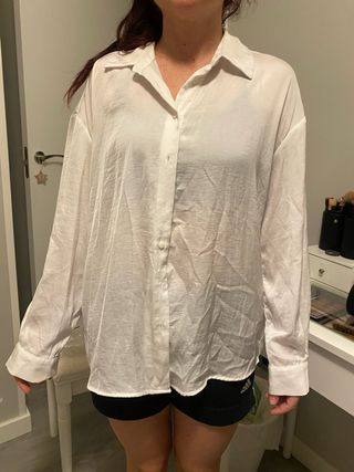 Camisa Stradivarius efecto seda Talla S