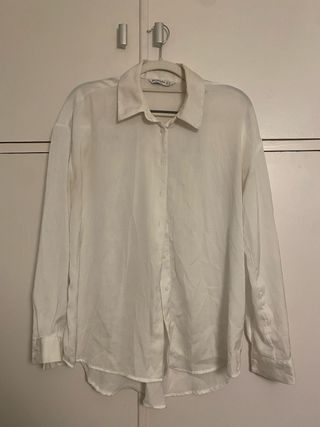 Camisa Stradivarius efecto seda Talla S