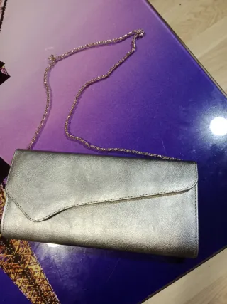 Bolso de fiesta plateado con cadena