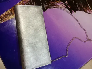 Bolso de fiesta plateado con cadena