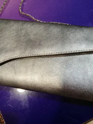 Bolso de fiesta plateado con cadena