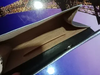 Bolso de fiesta plateado con cadena