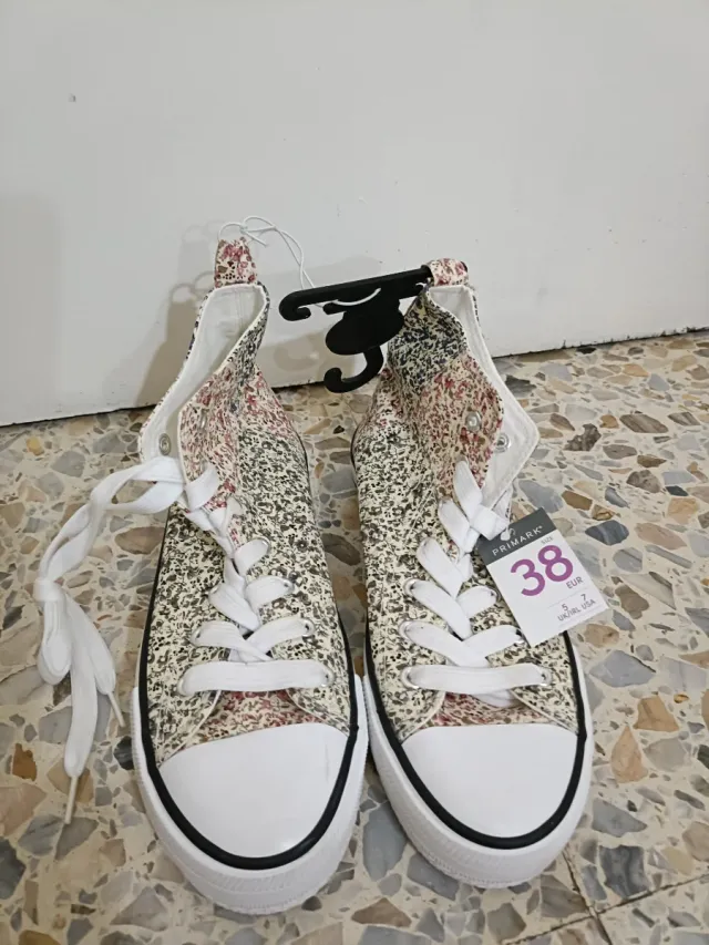 Zapatillas altas Primark flores talla 38