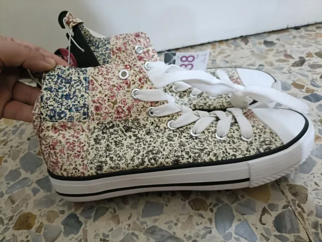 Zapatillas altas Primark flores talla 38