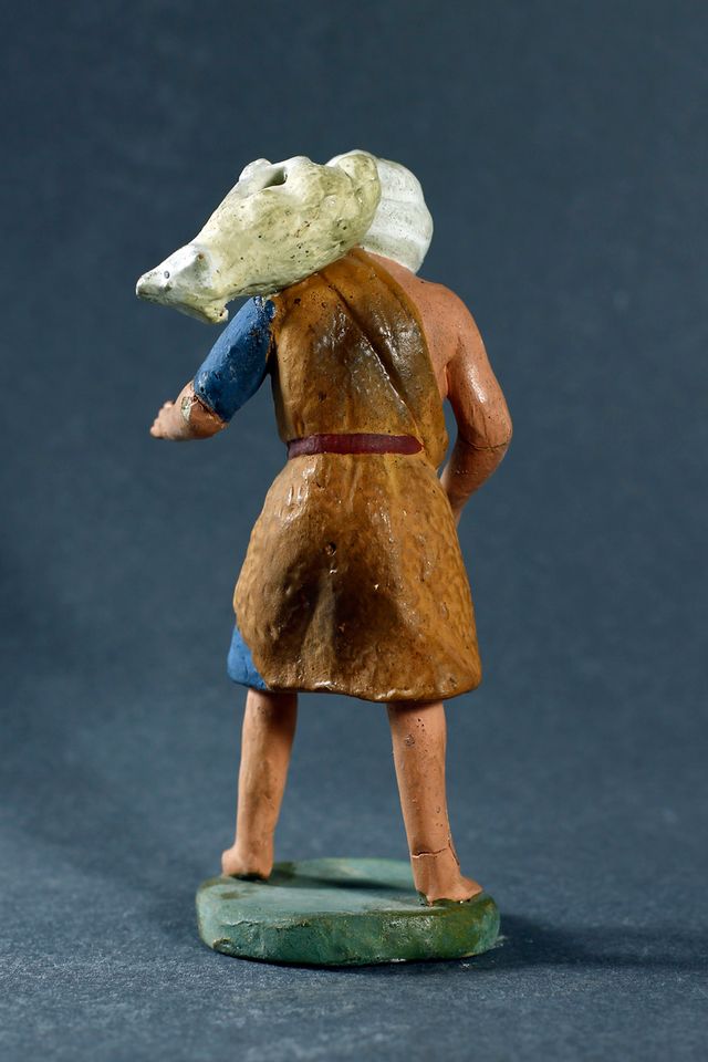 FIGURA PARA BELÉN EN BARRO DE PASTOR CON CORDERO.