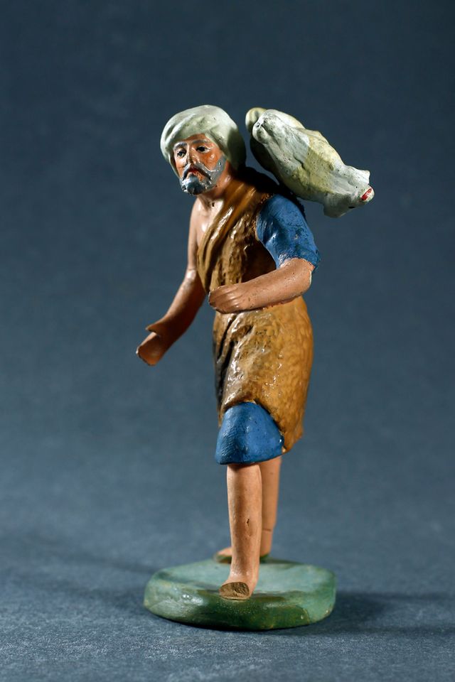 FIGURA PARA BELÉN EN BARRO DE PASTOR CON CORDERO.