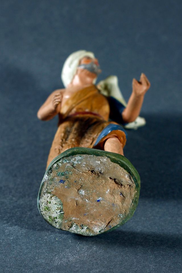 FIGURA PARA BELÉN EN BARRO DE PASTOR CON CORDERO.