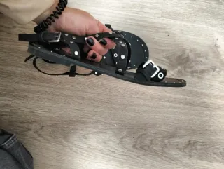 Sandalias negras con tachuelas