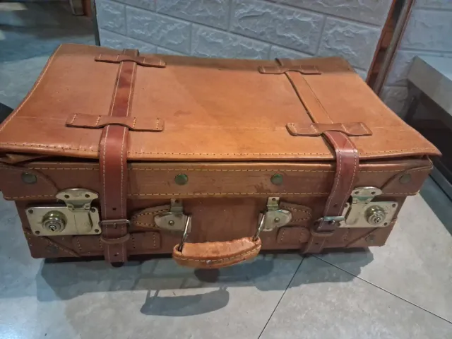 Maleta antigua de cuero