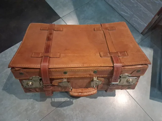 Maleta antigua de cuero