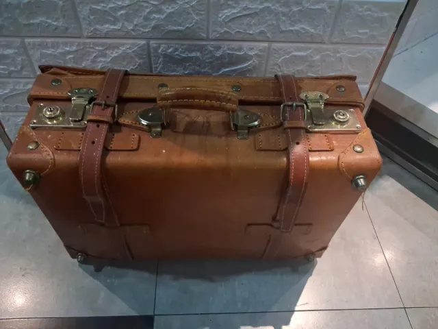 Maleta antigua de cuero