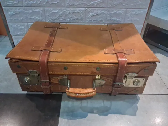 Maleta antigua de cuero