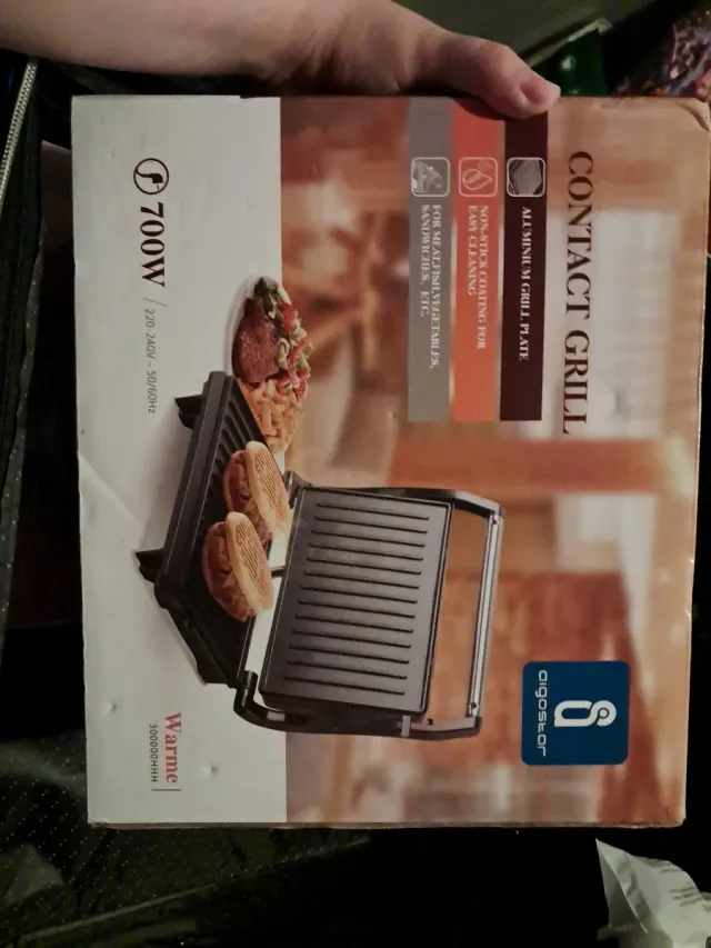 Sandwichera Grill Eléctrica 700W