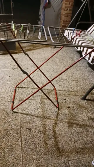 Appendiabiti pieghevole in metallo per asciugare i vestiti