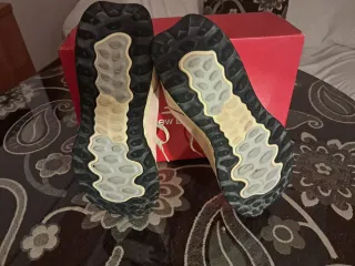 Zapatillas New Balance Trail Running Beige/Rosa