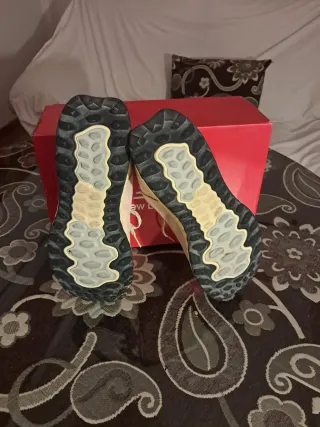 Zapatillas New Balance Trail Running Beige/Rosa