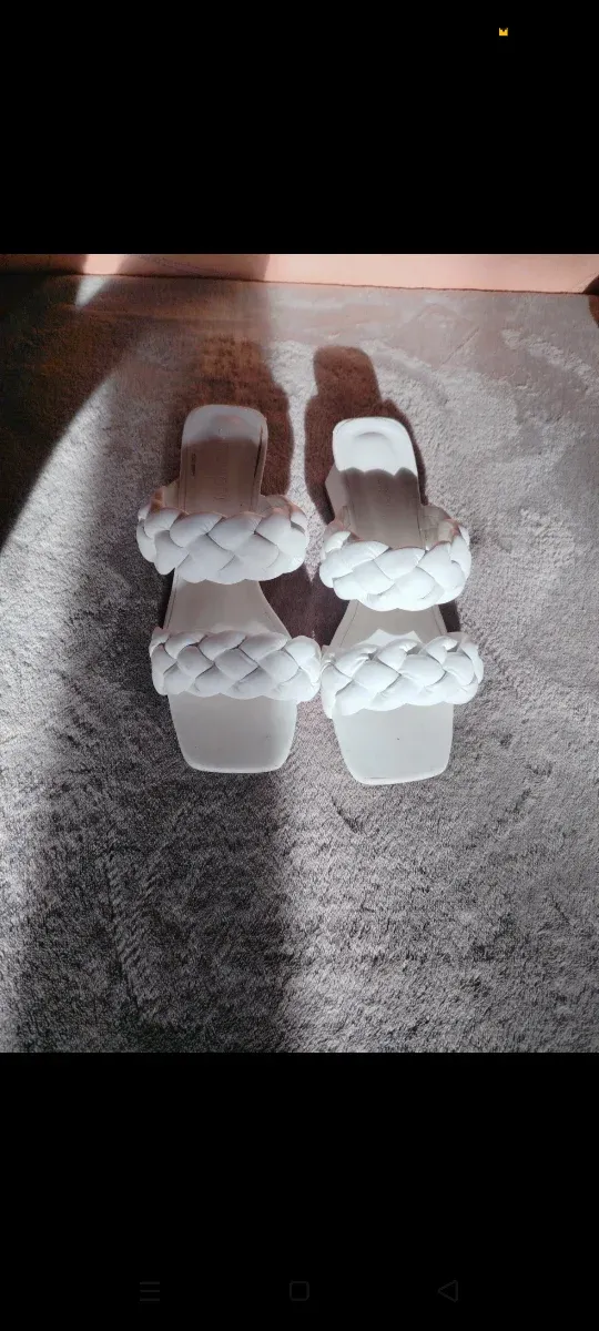 Sandalias de mujer blancas tejidas