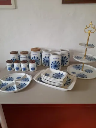 Set di cucina in ceramica blu e bianco