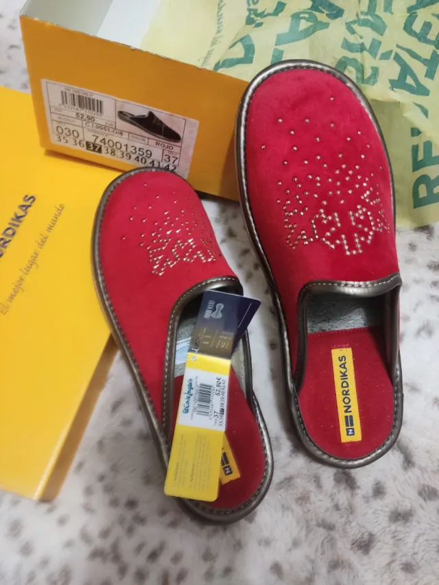 Zapatillas Nordikas rojas talla 37 sin estrenar