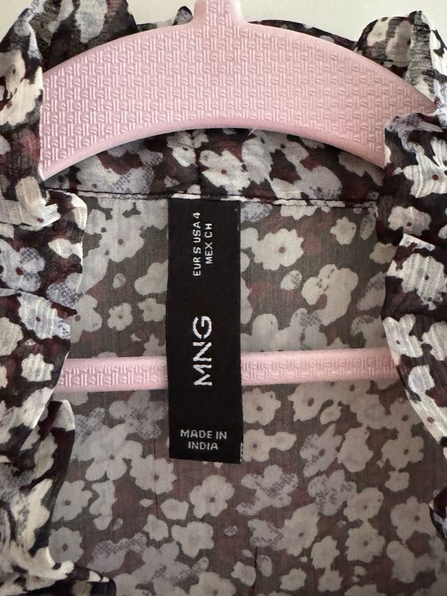 Blusa Mango floral volantes cuello lazo