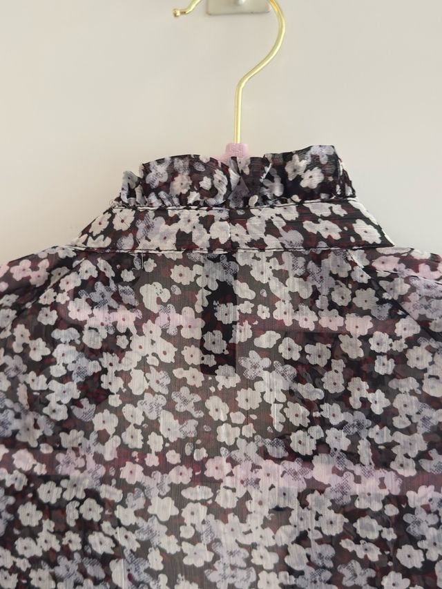 Blusa Mango floral volantes cuello lazo